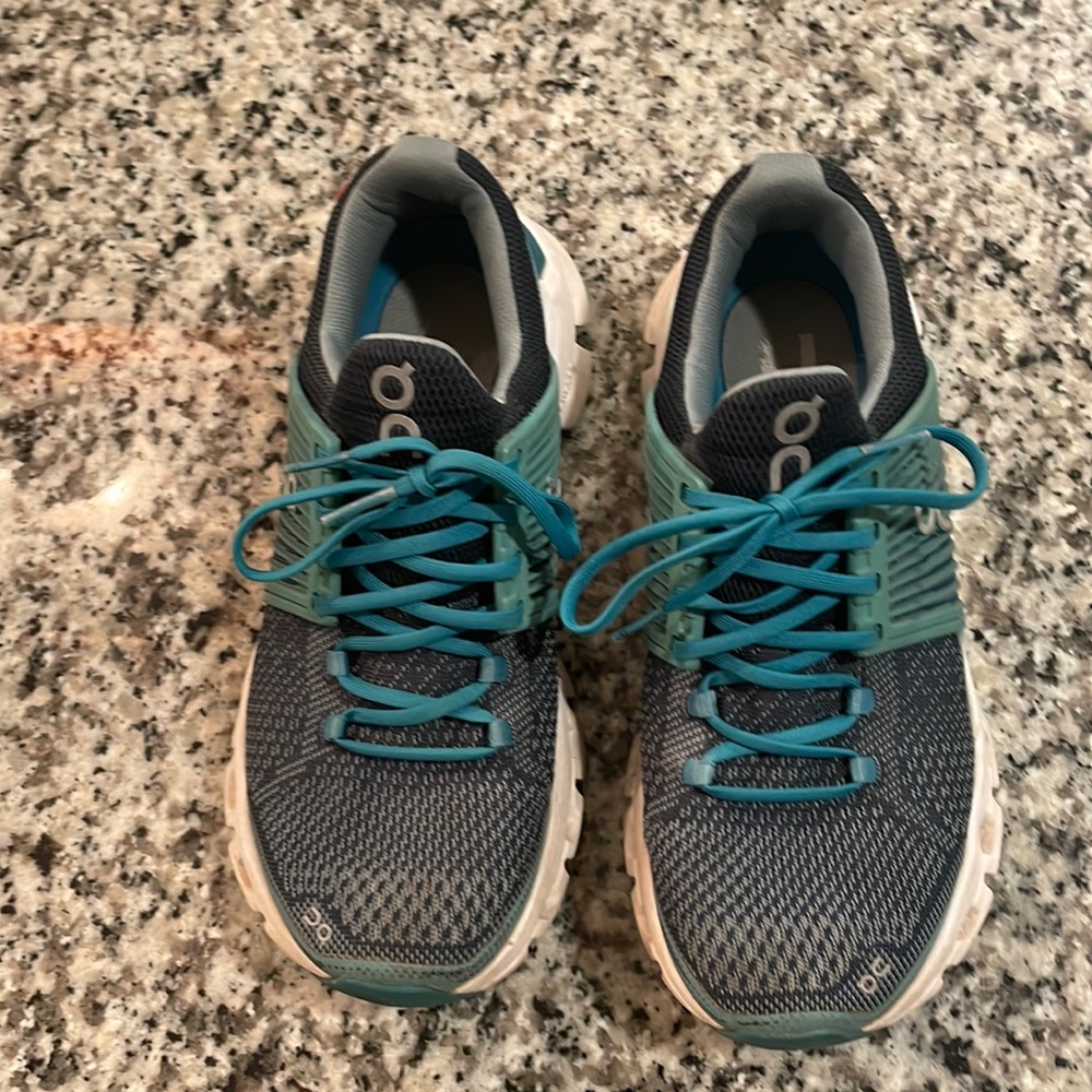 On Clouds Used Women’s Size 5